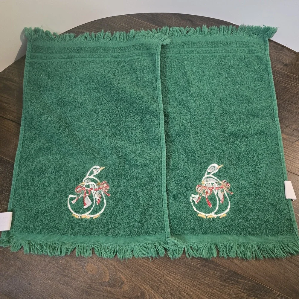 Vintage Christmas Finger Tip Hamd Towels Geese Red Green Set of 4 USA Cotton‎